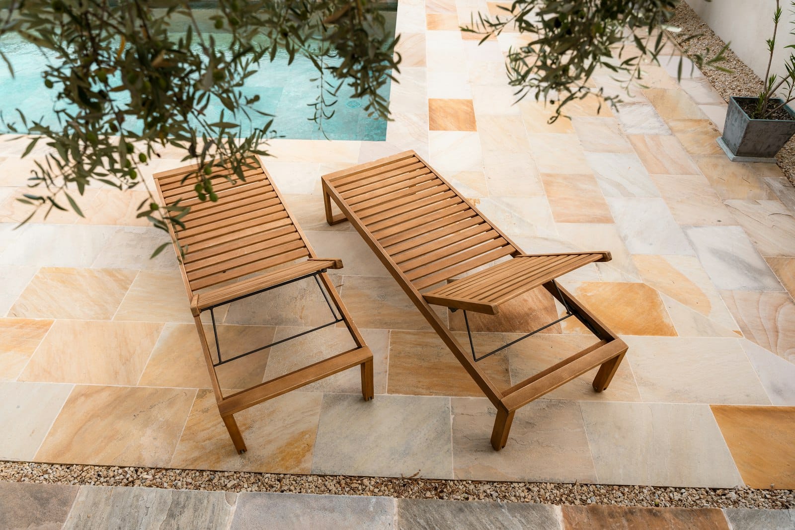 Reclaimed teak sun loungers by the pool, wholesale outdoor furniture for resorts by RecycleTeak