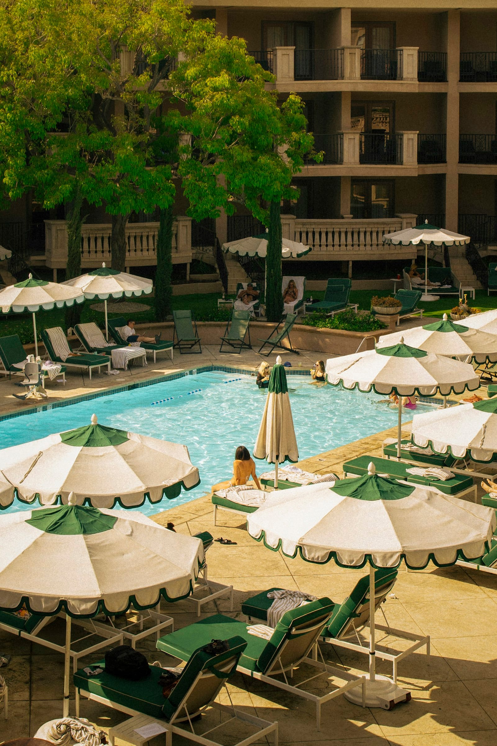 Resort Furniture Supplier Asia — Wholesale Teak, Factory-Direct